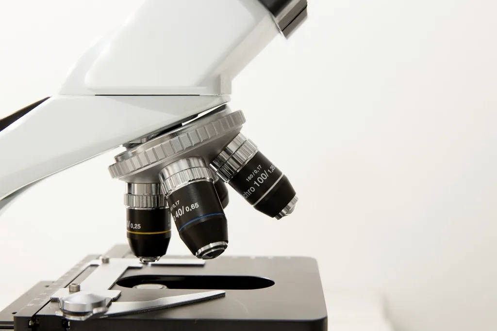 Microscope in the Aqua Green quality laboratory